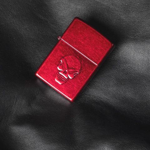  Зажигалка Zippo Doom с покрытием Candy Apple Red