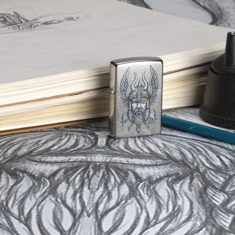  Зажигалка Zippo Viking Warrior с покрытием Street Chrome™