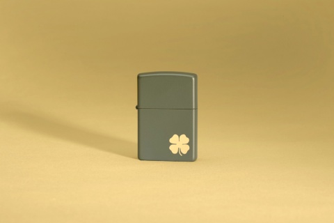  Зажигалка Zippo Four Leaf Clover с покрытием Green Matte